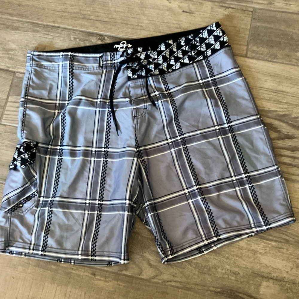 Da Hui Board Shorts Mens Size 42 Black Gray Tribal & Plaid Swim Trunks Beach